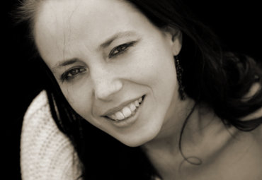 Portrait Malou bw in cam square.jpg Portrait Malou bw in cam square.jpg